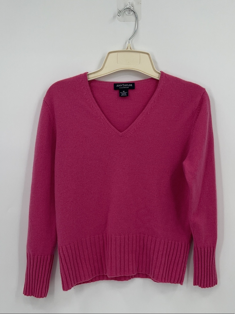 Ann Taylor Bright Fuchsia V-Neck Sweater cashmere size m